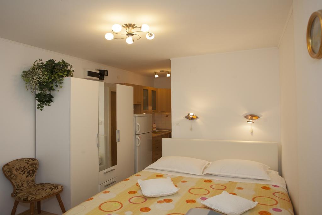 Apartments Leo Split Bagian luar foto