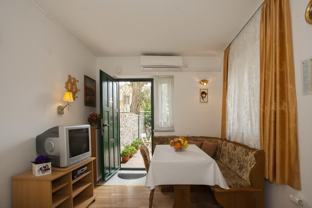 Apartments Leo Split Bagian luar foto
