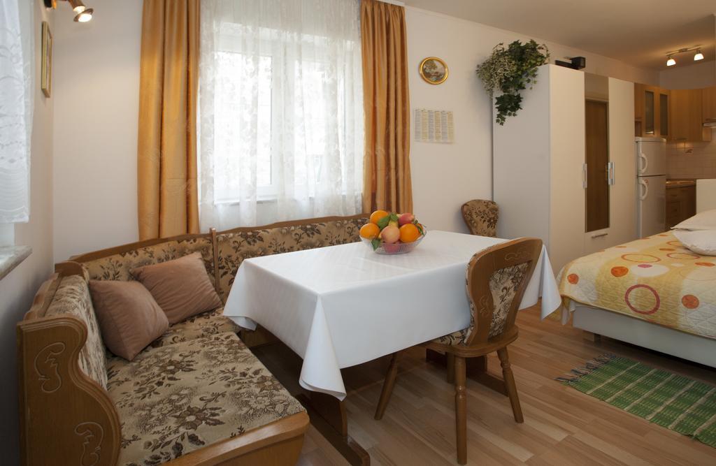 Apartments Leo Split Bagian luar foto