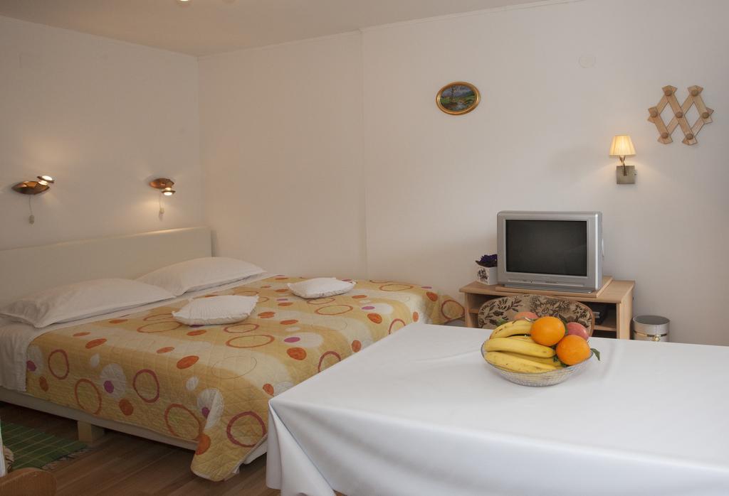 Apartments Leo Split Bagian luar foto