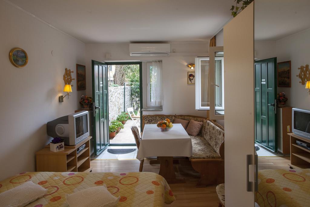Apartments Leo Split Bagian luar foto