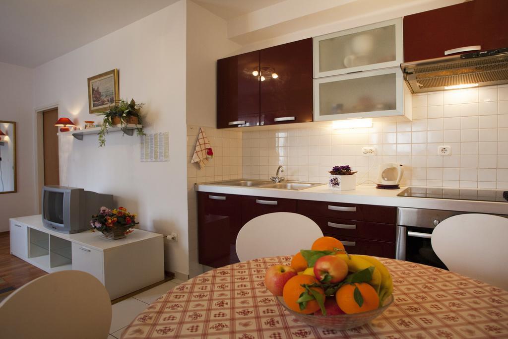 Apartments Leo Split Bagian luar foto
