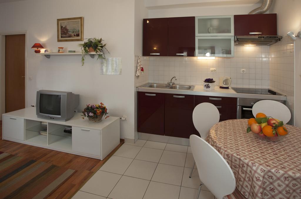 Apartments Leo Split Bagian luar foto