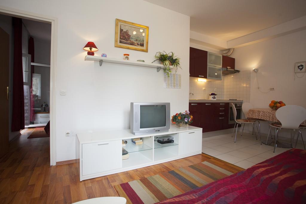 Apartments Leo Split Bagian luar foto